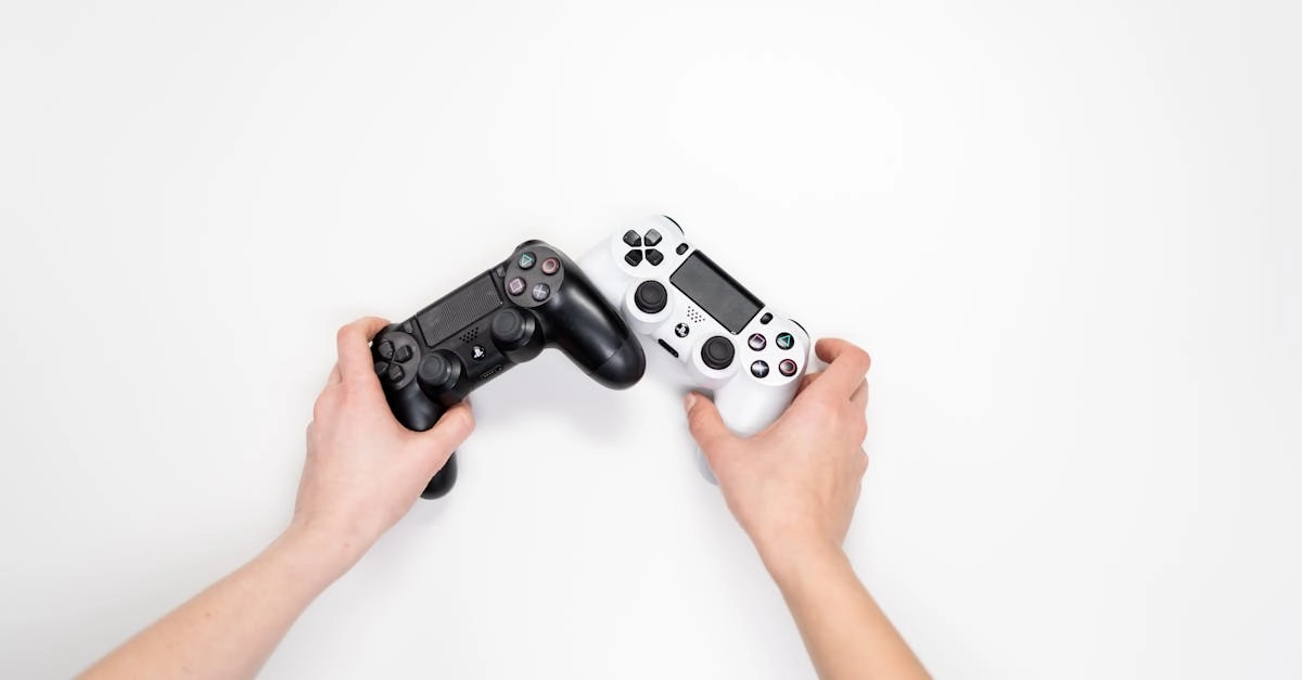 Минималистское рабочее место с современными игровыми технологиями